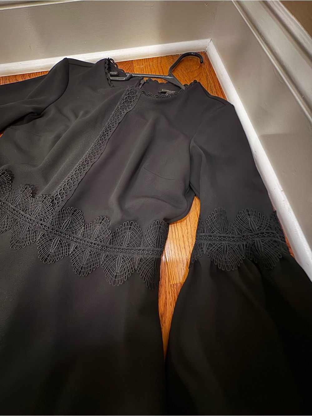 Banana Republic Black Lace Bell Sleeve Fit & Flare Dress - Embroidered Unique - Picture 2 of 6